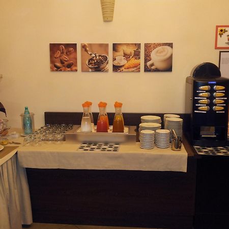 Hotel Alibi Rimini Esterno foto