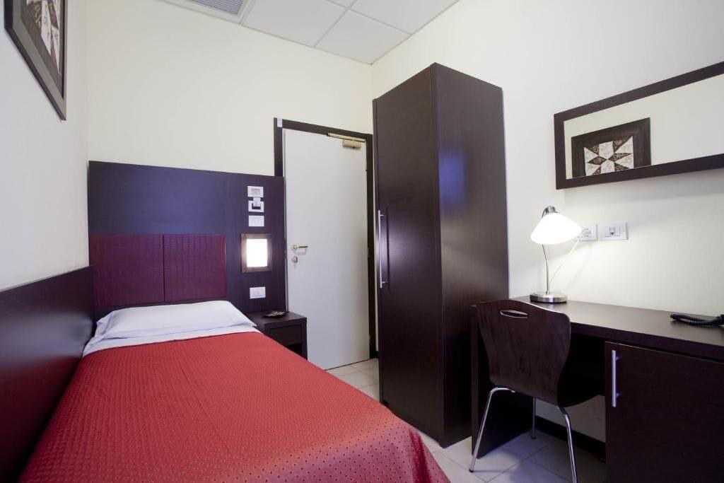 Hotel Alibi Rimini Esterno foto