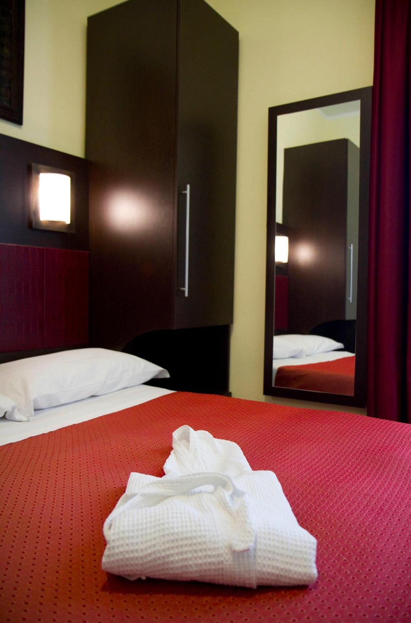 Hotel Alibi Rimini Esterno foto