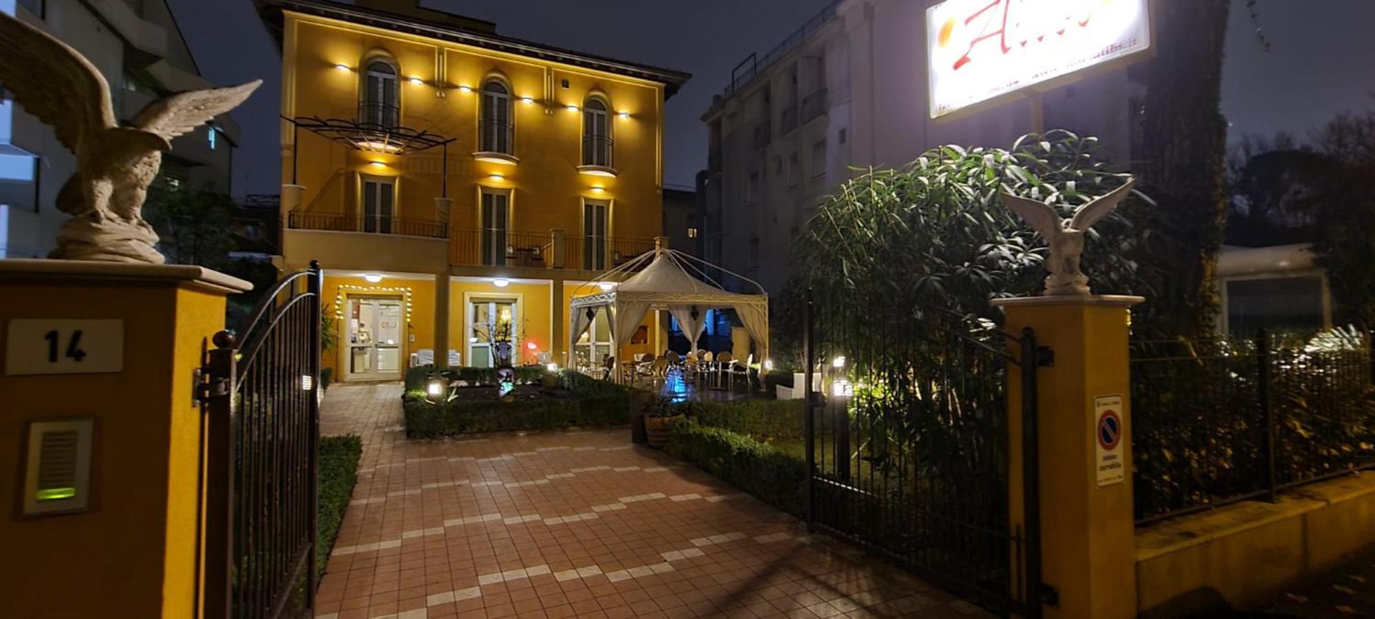 Hotel Alibi Rimini Esterno foto