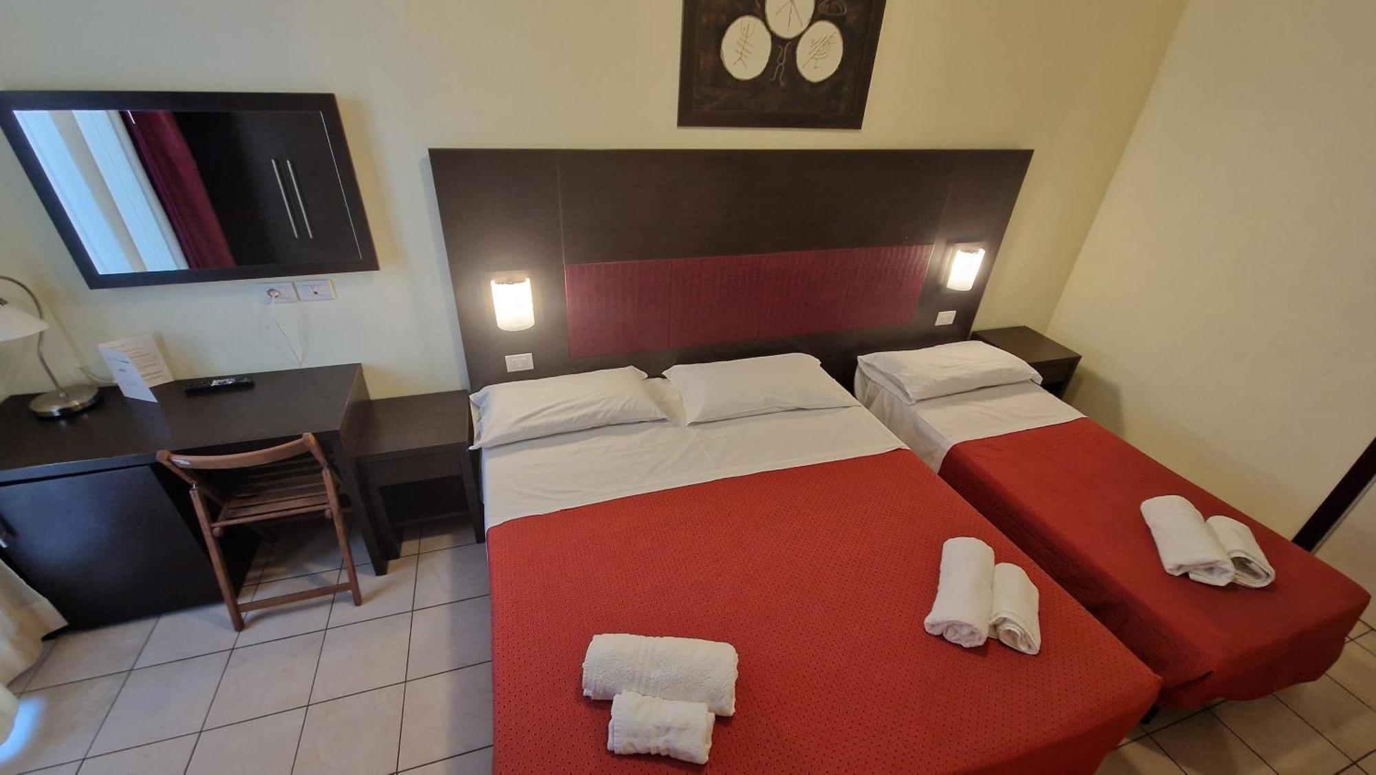 Hotel Alibi Rimini Esterno foto