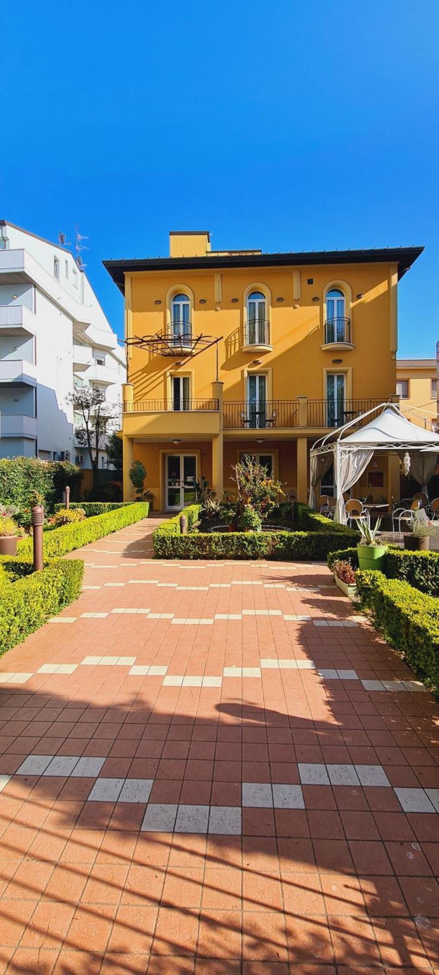 Hotel Alibi Rimini Esterno foto