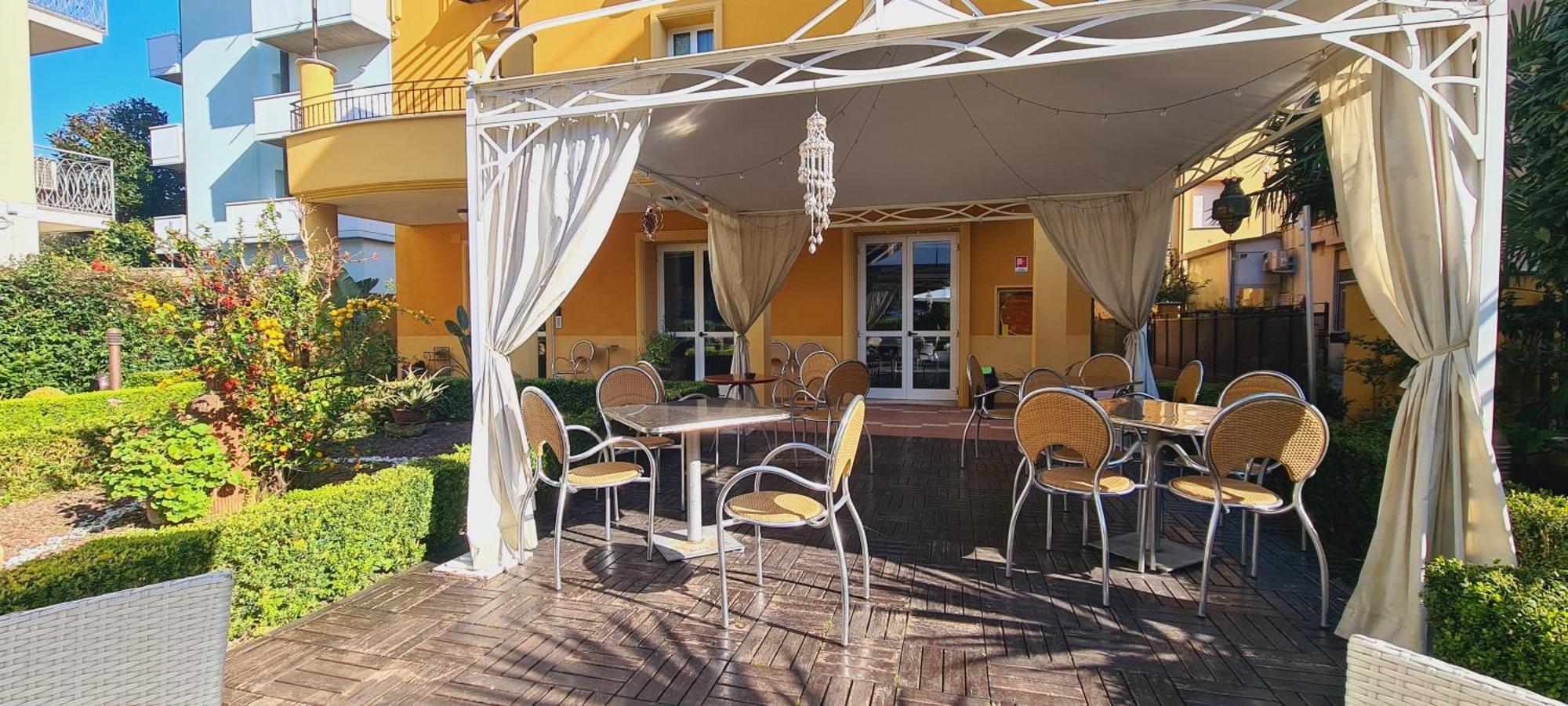 Hotel Alibi Rimini Esterno foto