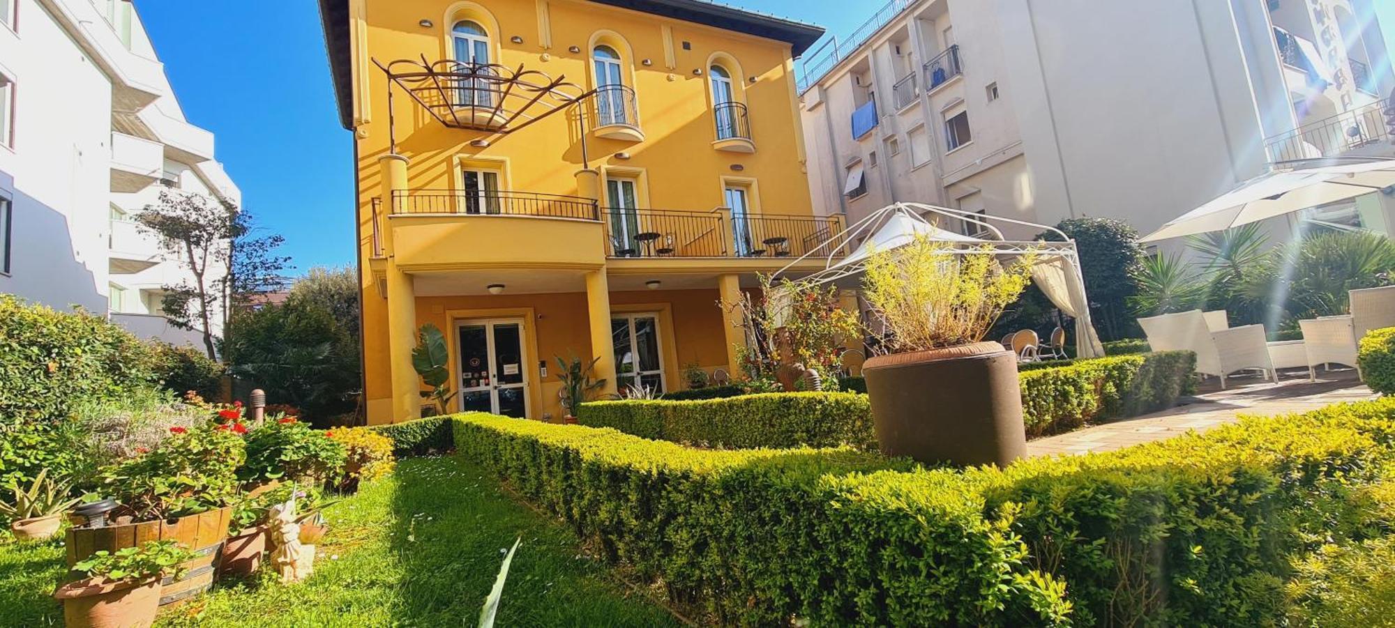 Hotel Alibi Rimini Esterno foto