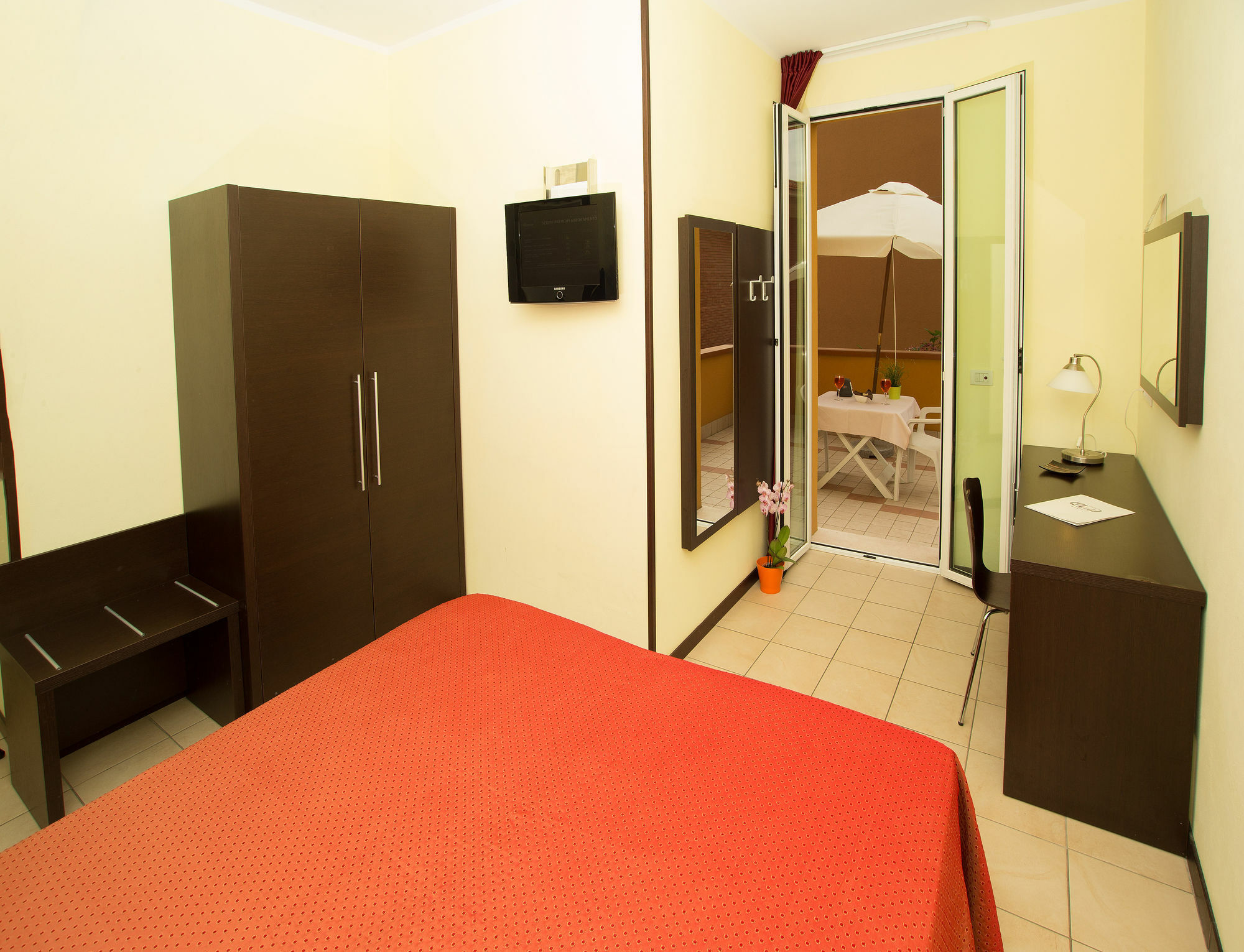 Hotel Alibi Rimini Esterno foto